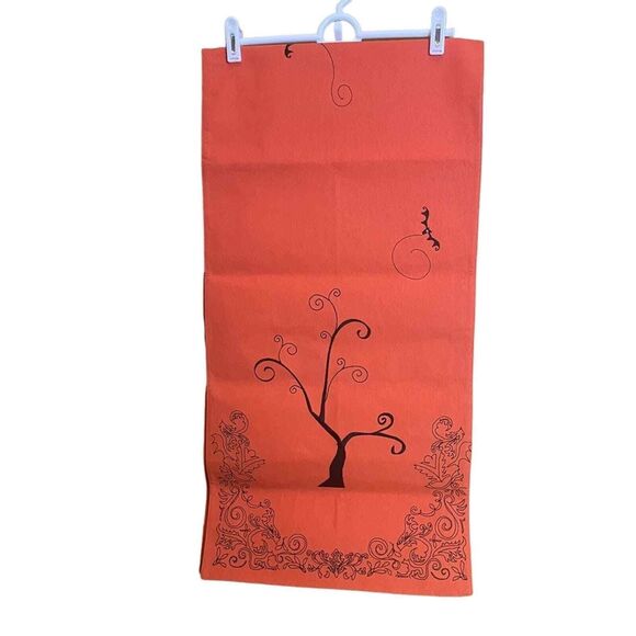 Tag Halloween Table Runner - Picture 3 of 9